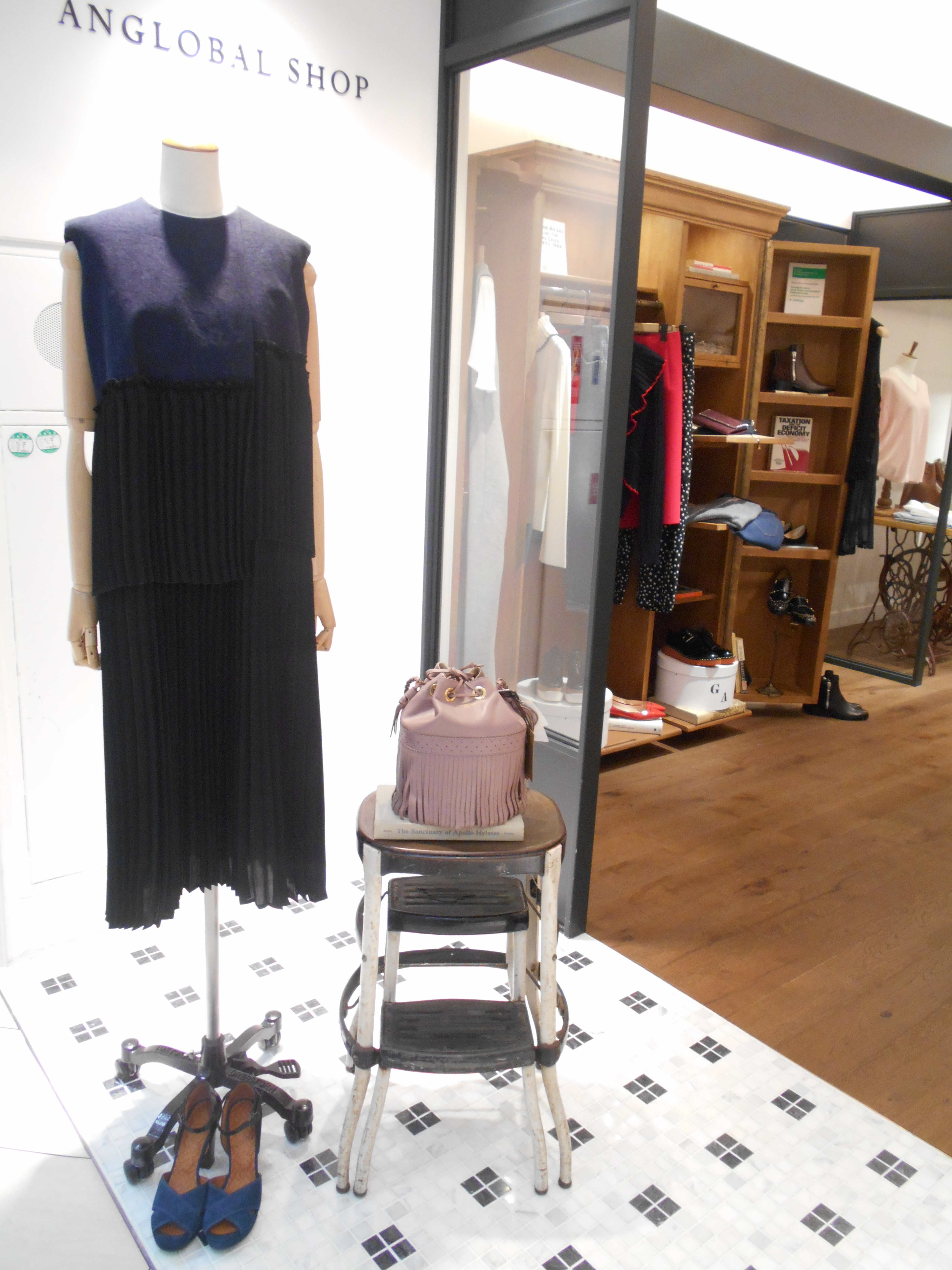 http://mt.anglobalshop.com/blog/ims080804.JPG